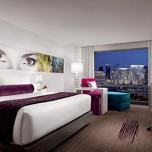 Zimmer mit Kingsize-Bett